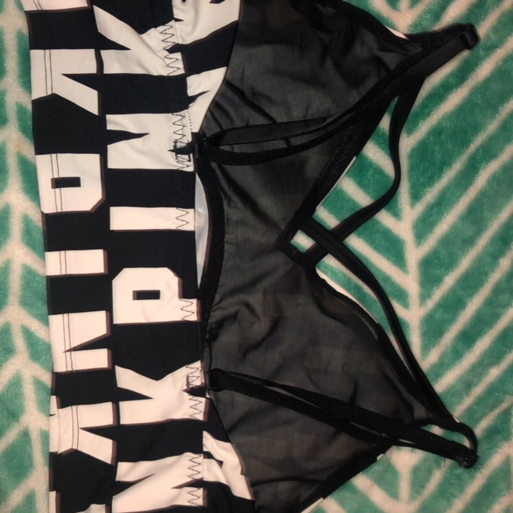 VICTORIOUS SECRET BLACK & WHITE SPORTS BRA - Picture 2 of 4